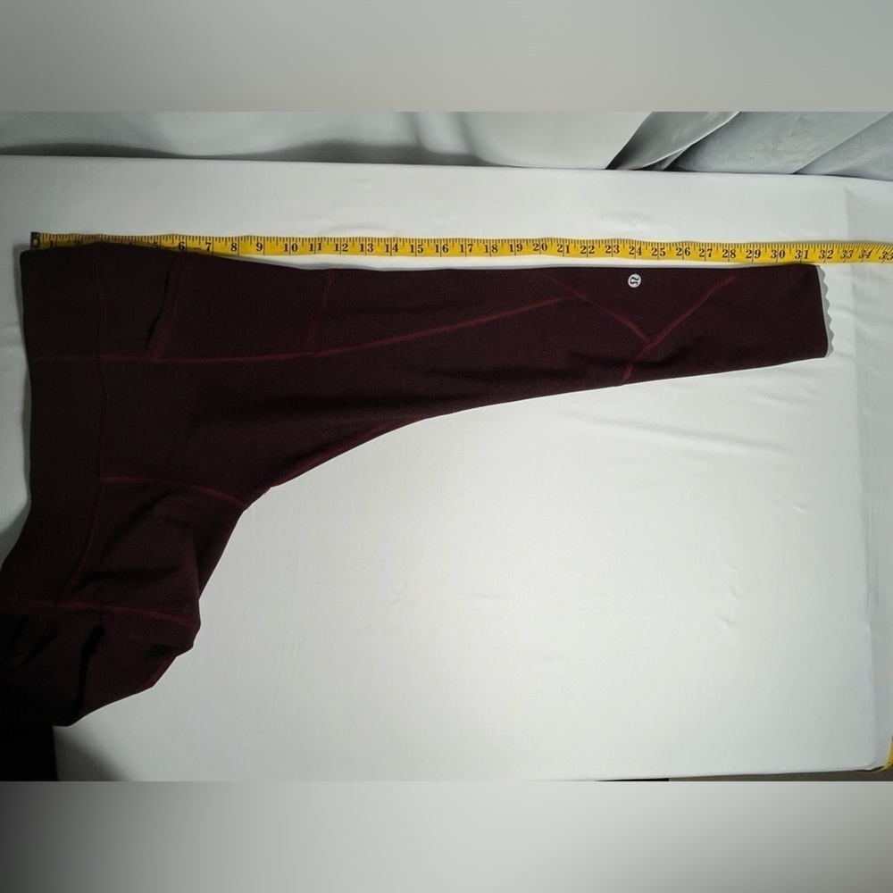 Lululemon Women’s Tight Stuff II-Reflective Details on Bottom of Leggings-Size 8 - Picture 10 of 12